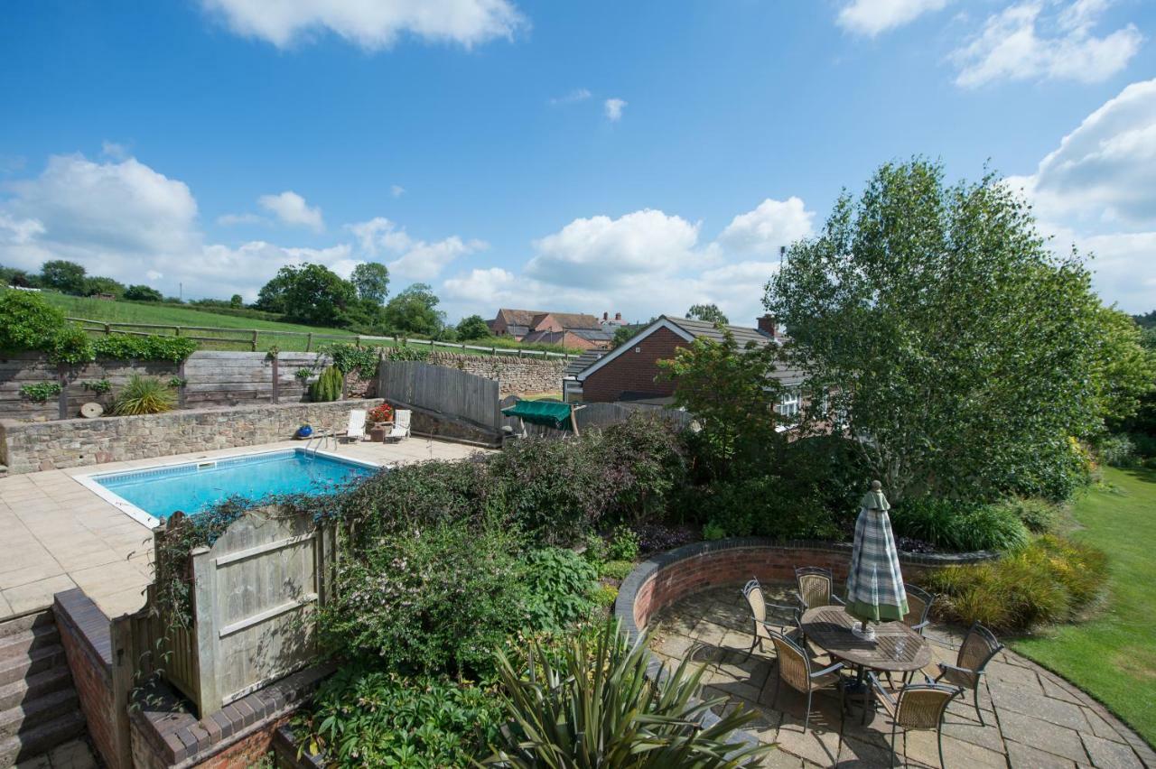 مبيت وإفطار نيوبورت Moreton Hall Farm المظهر الخارجي الصورة